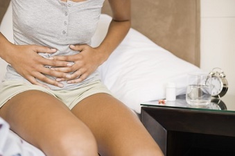 Người phụ nữ đau bụng được chẩn đoán do mắc ung thư dạ dày, nguyên nhân từ những thực phẩm cất trữ trong tủ lạnh
