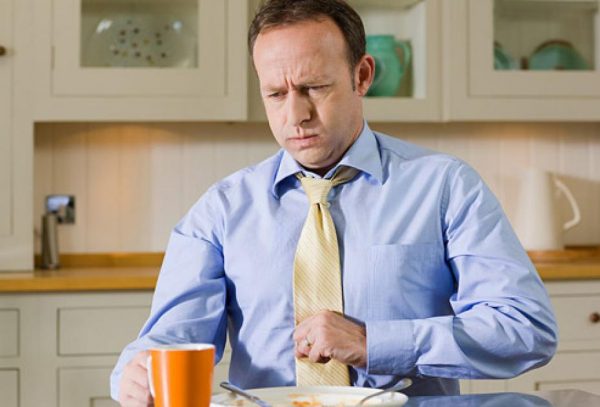 3 dấu hiệu cảnh báo ung thư thường xuất hiện trong bữa ăn